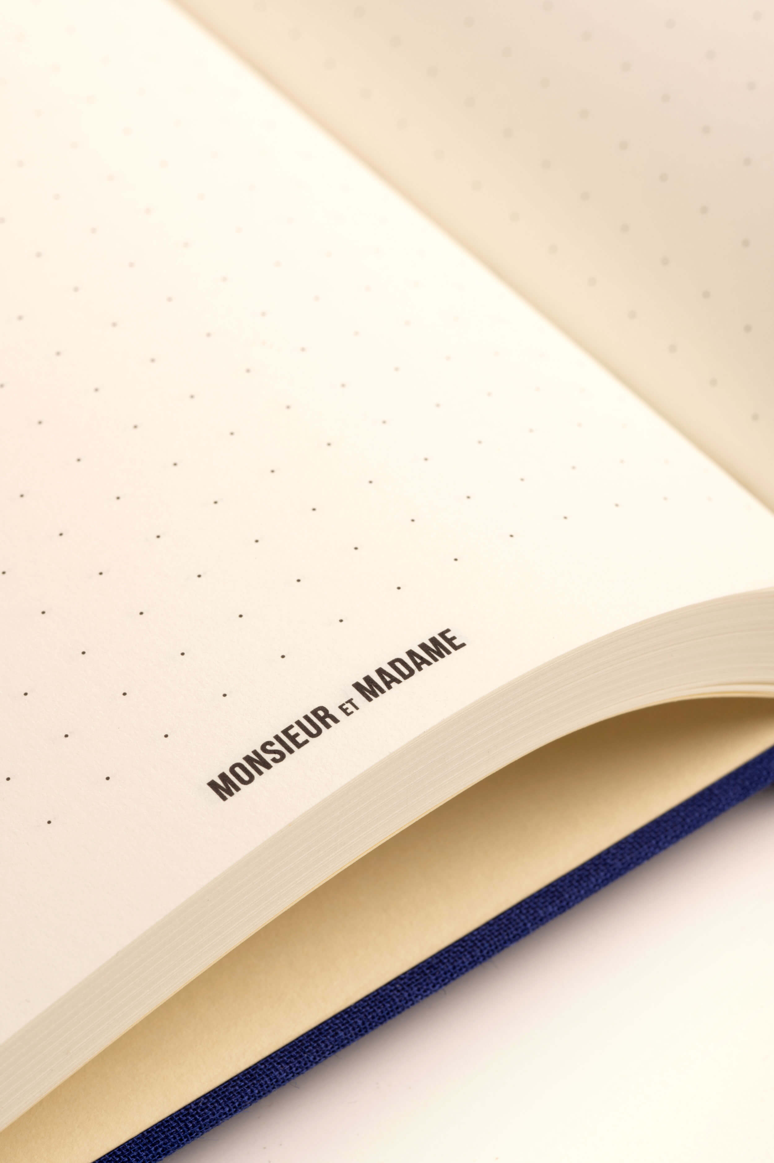 Open notebook with closde-up dot-grid pages (Munken Pure 90gsm) — Éclipse.